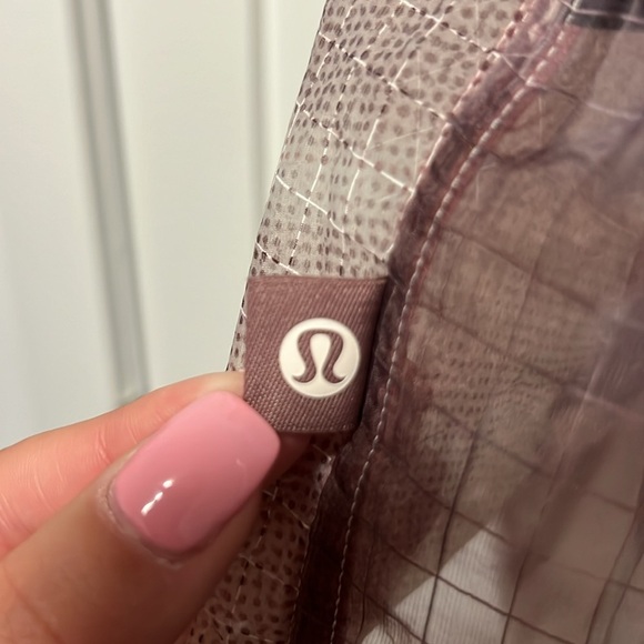 Lululemon NWT Translucent Hooded Jacket CANADA EXCLUSIVE - Picture 14 of 16